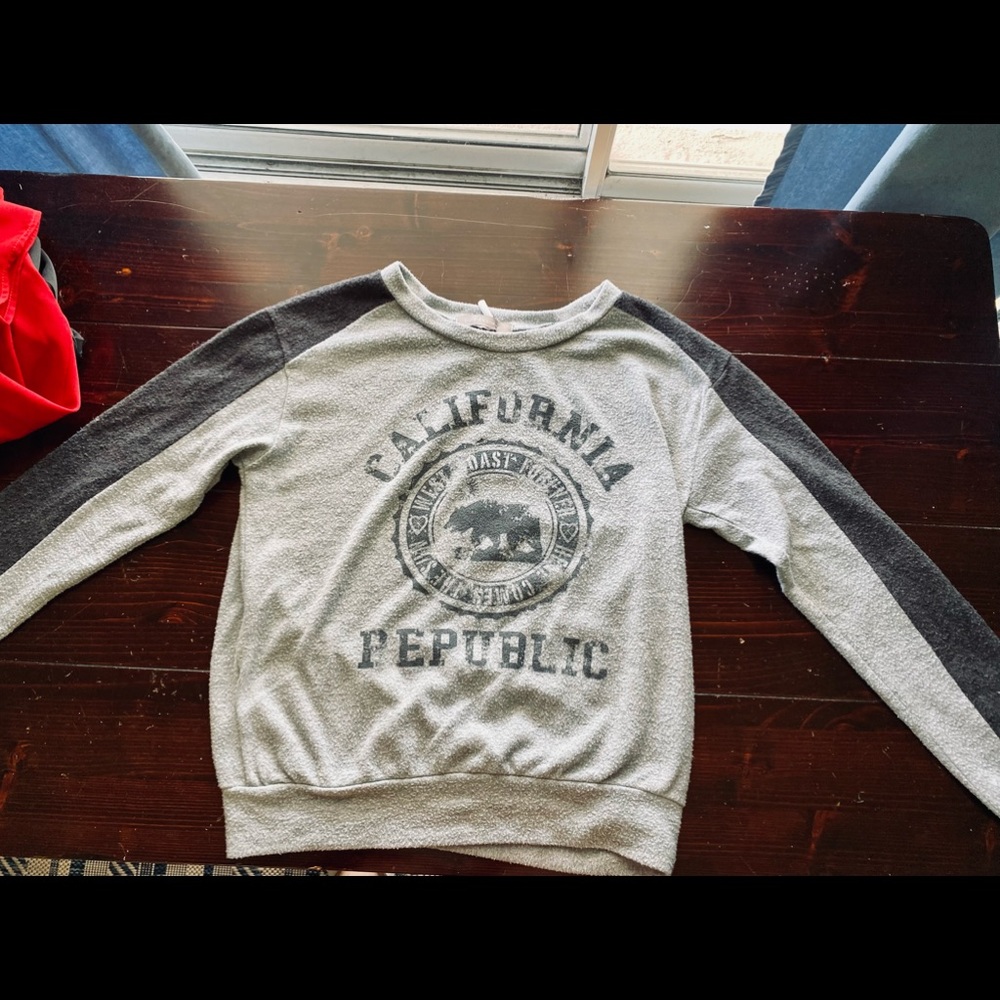 Soft Purple Snow Long-sleeve Gray Top